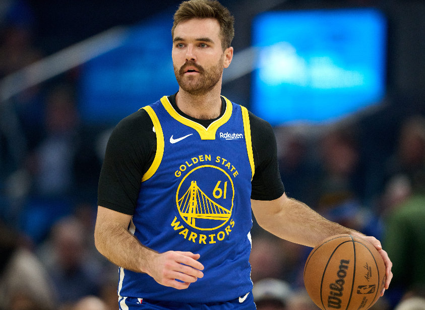 世界杯门票-勇士101-97险胜太阳 球员评价：4人优秀，2人及格，4人低迷