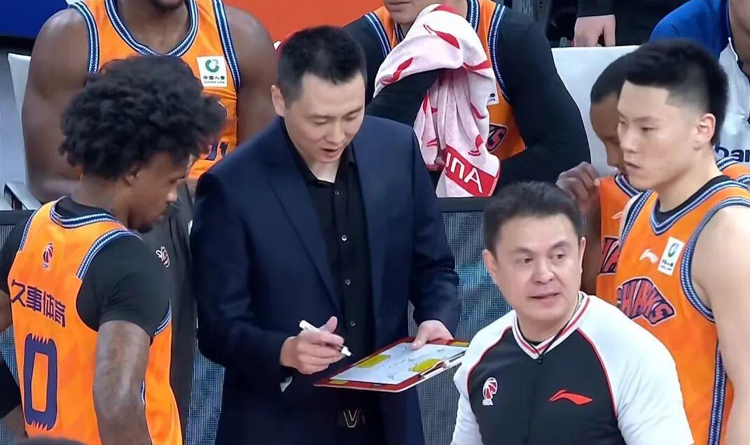 官方入口-CBA变天！广东北京大胜，辽宁输掉关键战，上海基本锁定第一